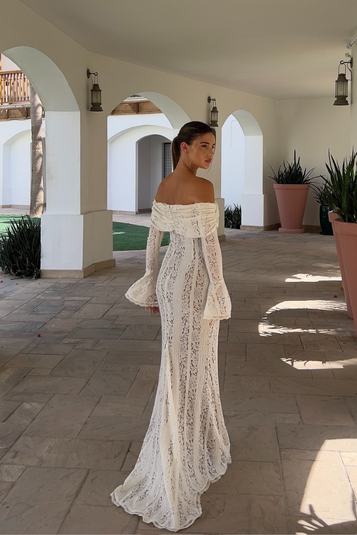 Indira | Robe en Dentelle à Épaules Dégagées
