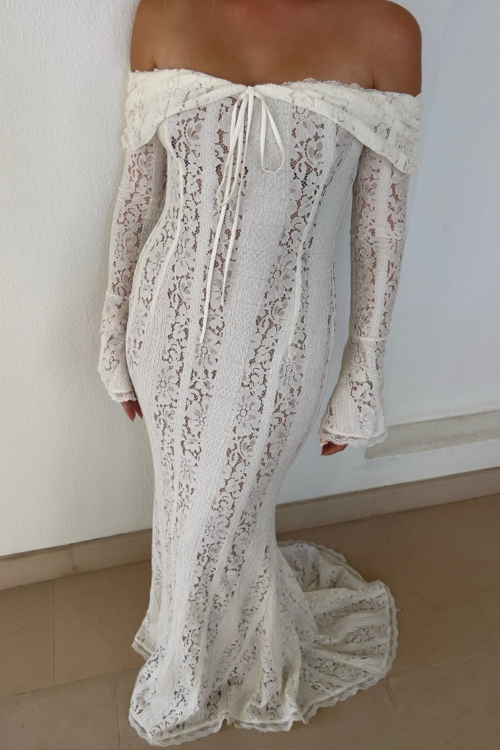 Indira | Robe en Dentelle à Épaules Dégagées