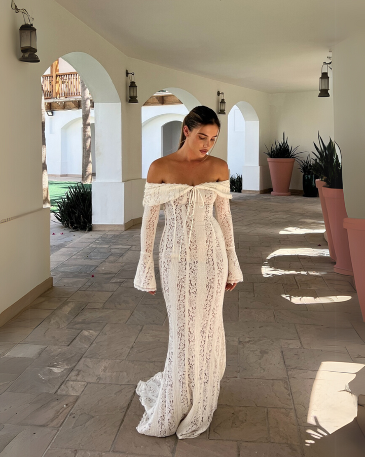 Indira | Robe en Dentelle à Épaules Dégagées